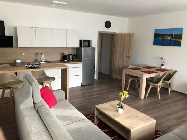 Papeto Apartment Frymburk Luaran gambar